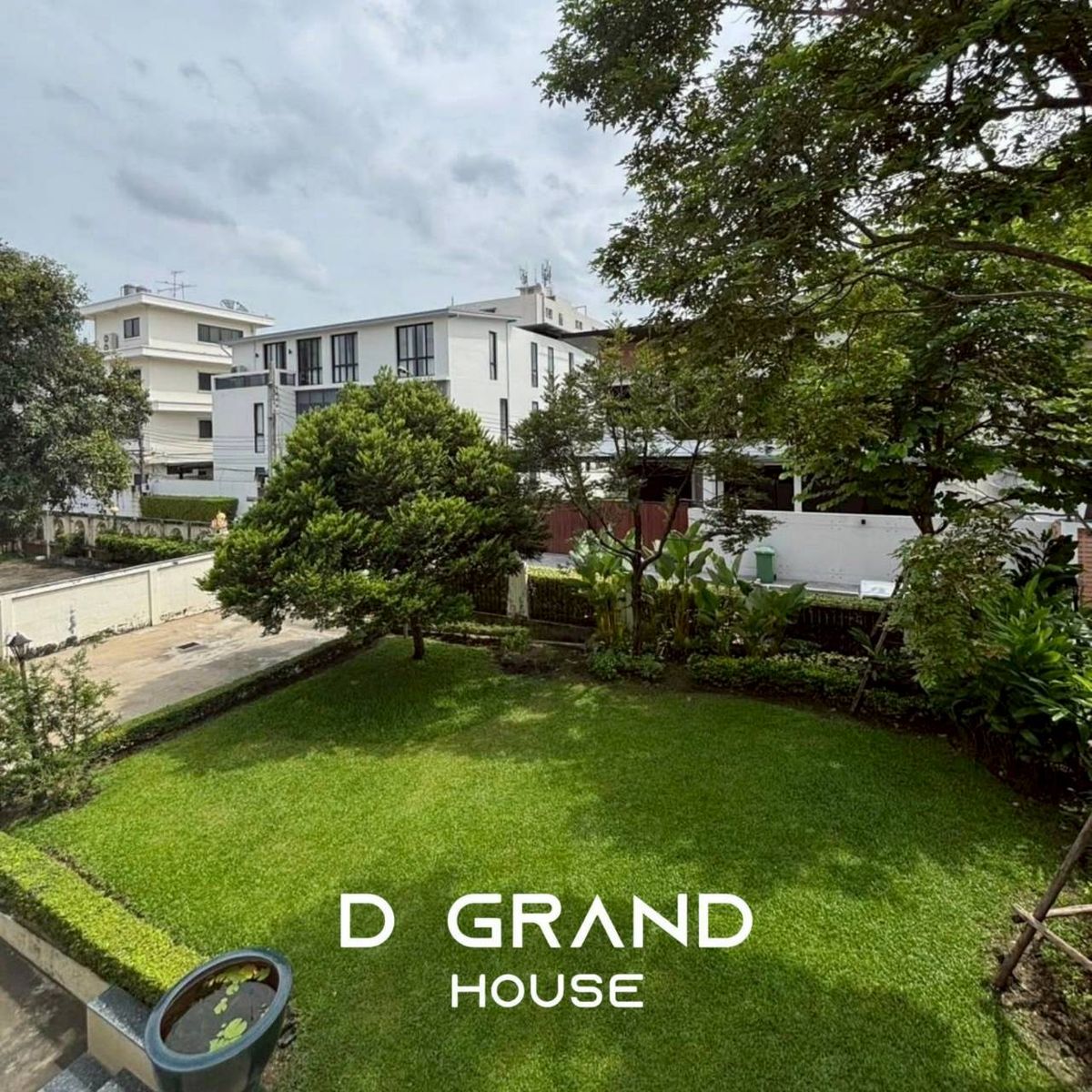 For SaleHouseSukhumvit, Asoke, Thonglor : Single house for sale, Location, Sukhumvit 64, only 300 meters from BTS Punnawithi. Convenient to access - out of both Sukhumvit 62 and 64 Soi.