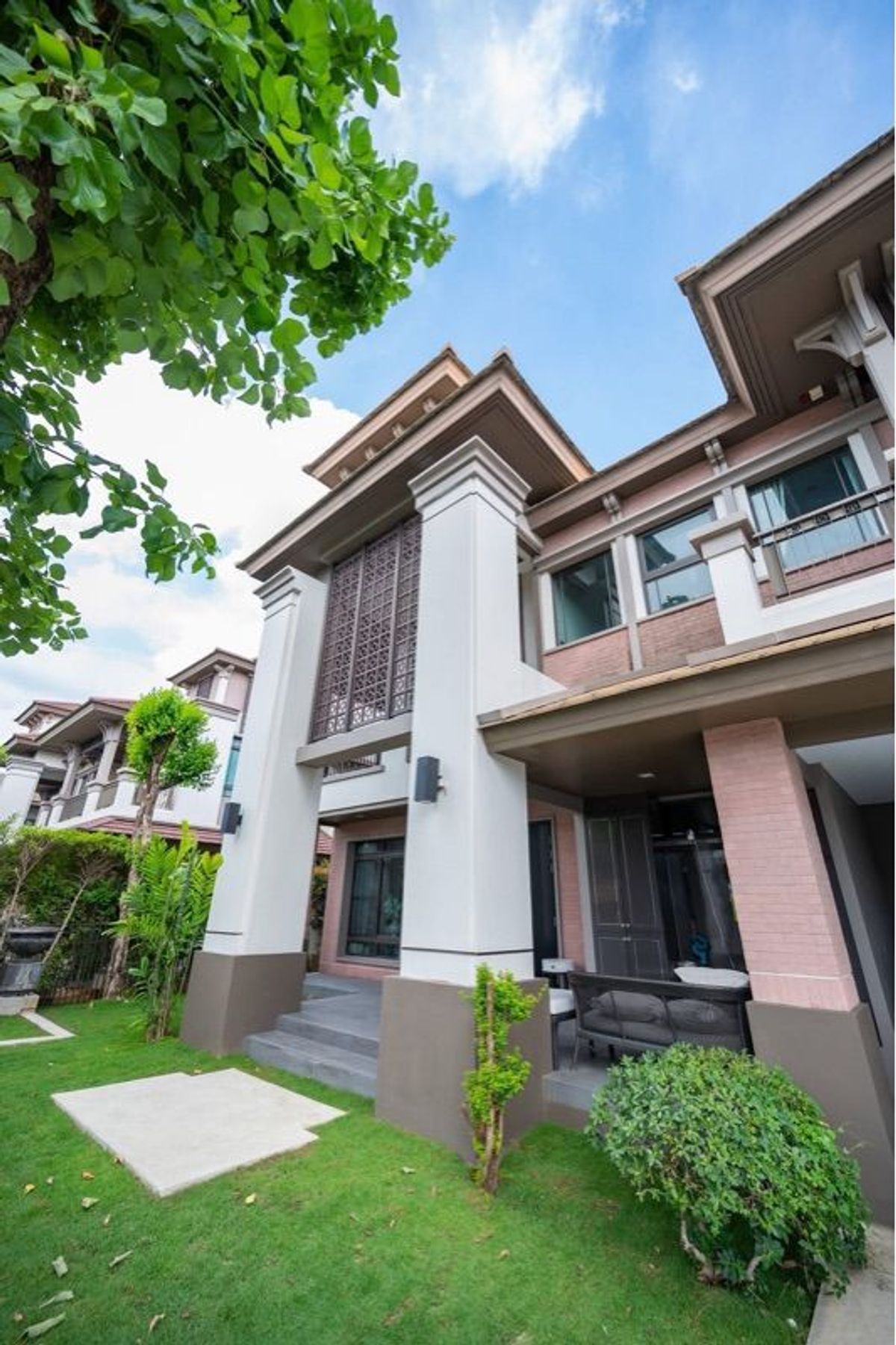 ขายบ้านนวมินทร์ รามอินทรา : 135.6ตรว 5นอน5น้ำ บ้านเดี่ยว 2 ชั้น มัณฑนา เลค วัชรพล สุขาภิบาล 5