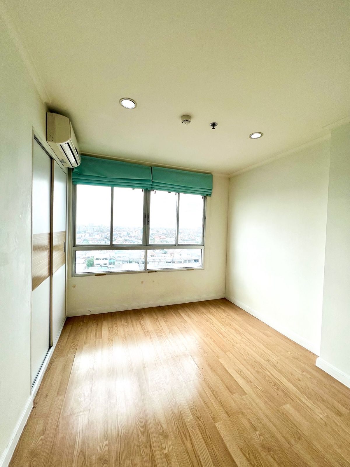 ขายคอนโดโชคชัย4 ลาดพร้าว71 : ห้องเปล่าสภาพดี ทิศเหนือ ในห้องเย็นสบาย ขายคอนโด ลุมพินี วิลล์ ลาดพร้าว–โชคชัย 4 (Lumpini Ville Ladprao–Chokchai 4) ใกล้รถไฟฟ้า 180 เมตร!