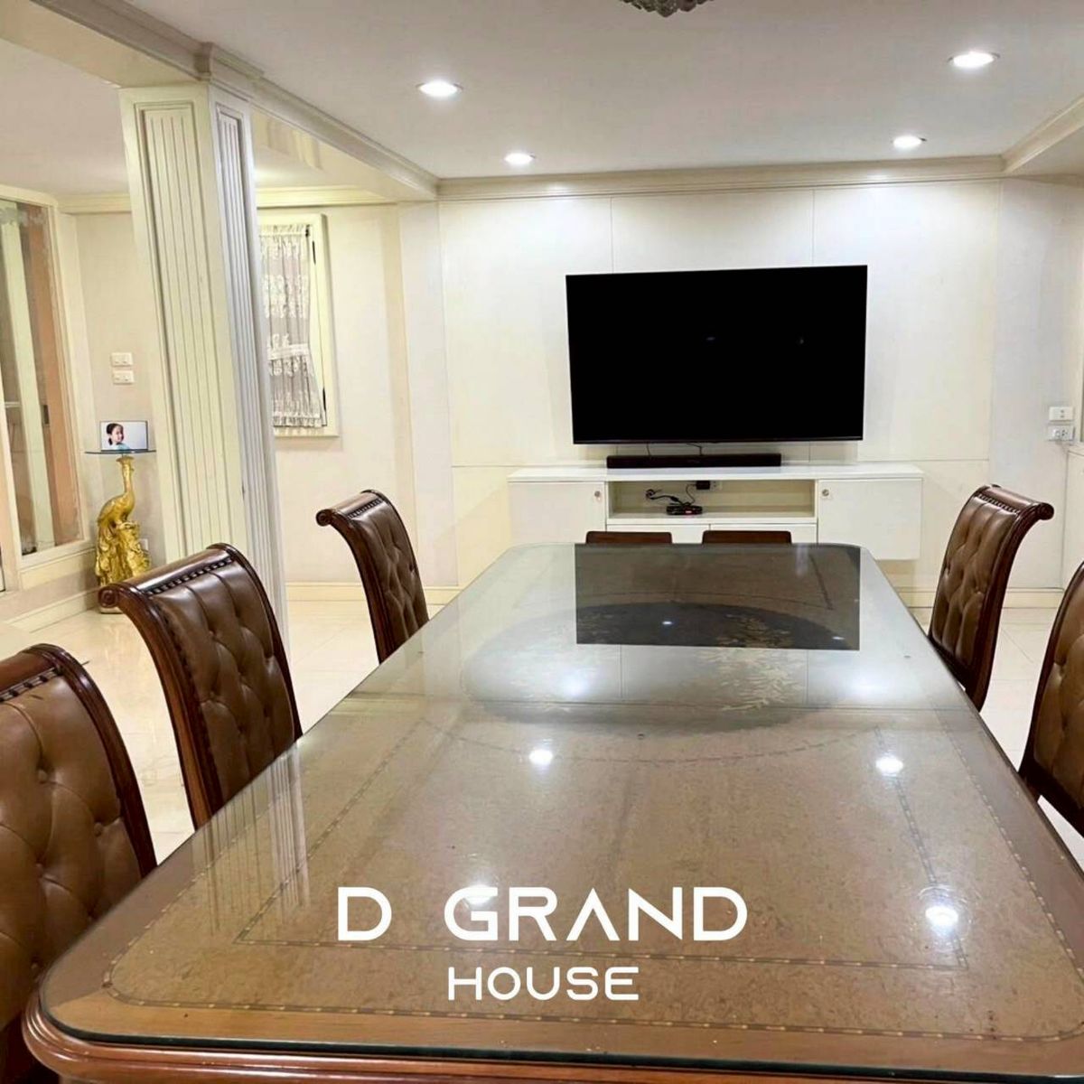 For SaleHouseSukhumvit, Asoke, Thonglor : Single house for sale, Location, Sukhumvit 64, only 300 meters from BTS Punnawithi. Convenient to access - out of both Sukhumvit 62 and 64 Soi.