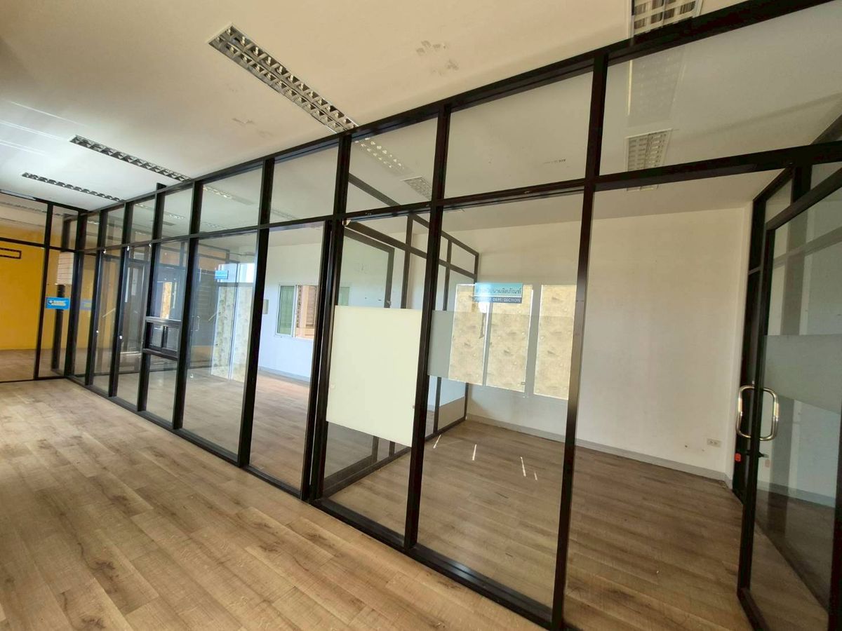 ให้เช่าโกดังมหาชัย สมุทรสาคร : ให้เช่า โรงงานขนาด1ไร่ พร้อมออฟฟิศ3ชั้น พื้นที่ใช้สอย 600 ตรม. โกดังพื้นที่ใช้สอย 750 ตรม.  ติดถนนใหญ่ เส้นสาย4 เพียง500เมตร 