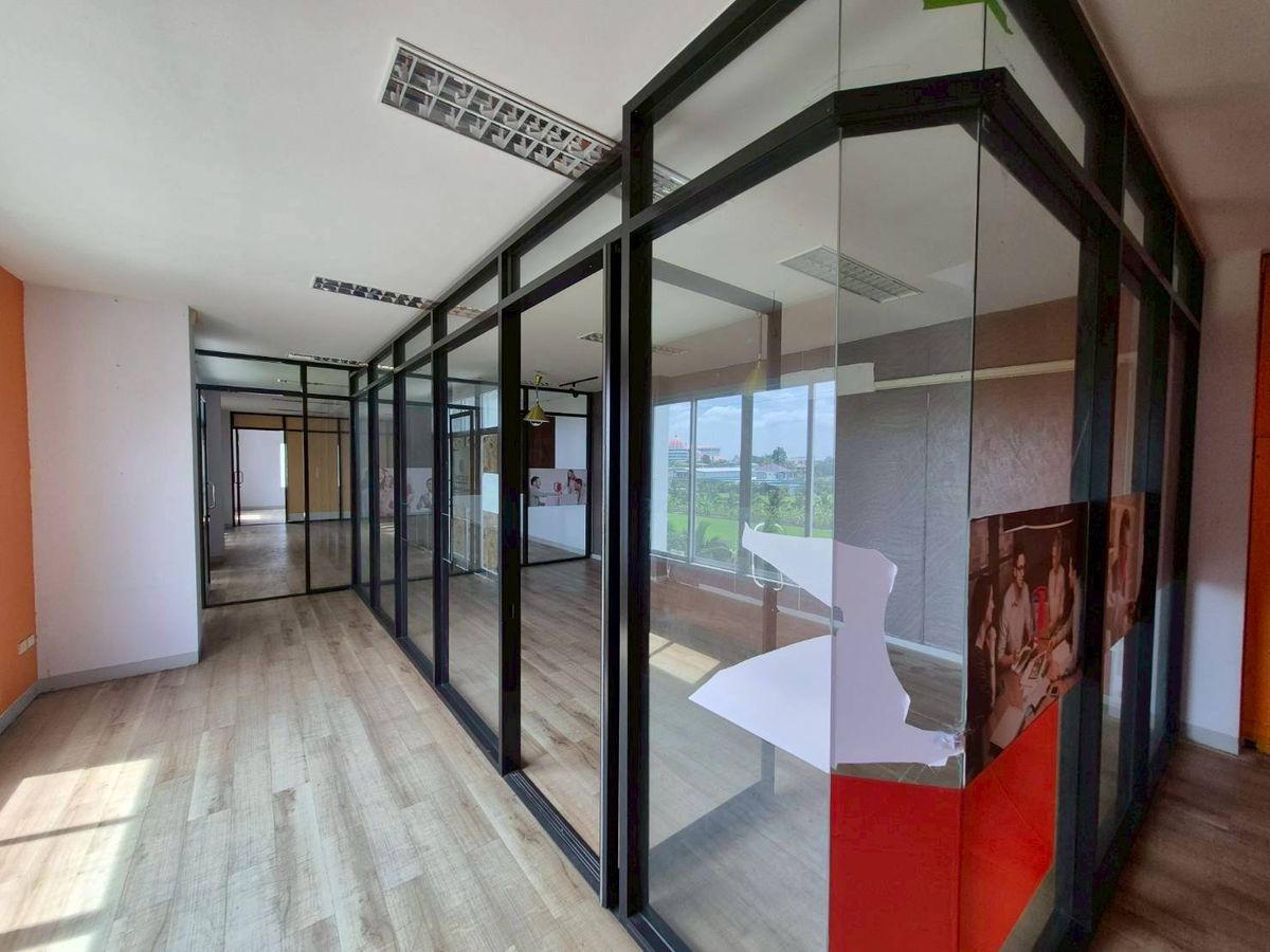 ให้เช่าโกดังมหาชัย สมุทรสาคร : ให้เช่า โรงงานขนาด1ไร่ พร้อมออฟฟิศ3ชั้น พื้นที่ใช้สอย 600 ตรม. โกดังพื้นที่ใช้สอย 750 ตรม.  ติดถนนใหญ่ เส้นสาย4 เพียง500เมตร 