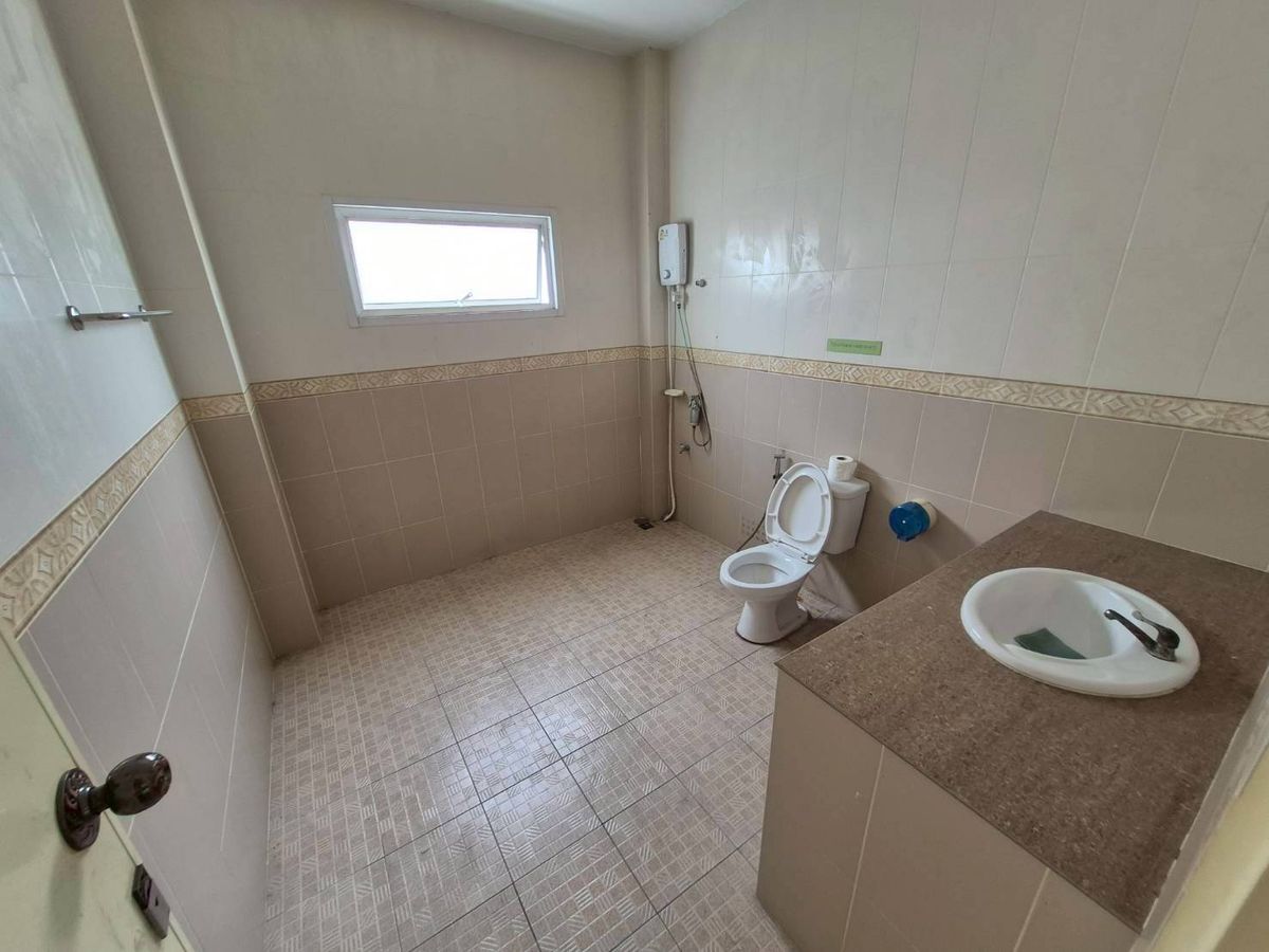 ให้เช่าโกดังมหาชัย สมุทรสาคร : ให้เช่า โรงงานขนาด1ไร่ พร้อมออฟฟิศ3ชั้น พื้นที่ใช้สอย 600 ตรม. โกดังพื้นที่ใช้สอย 750 ตรม.  ติดถนนใหญ่ เส้นสาย4 เพียง500เมตร 