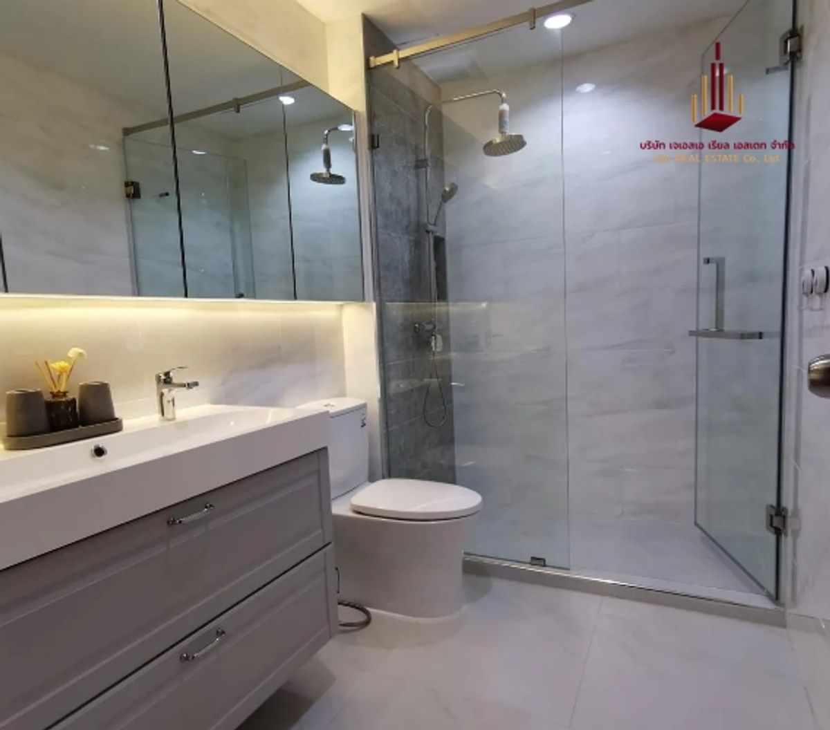 ขายคอนโดสาทร นราธิวาส : ✨ For Sale: Life @ Sathorn 10 Condo ✨ 💰 Only 8,300,000 THB