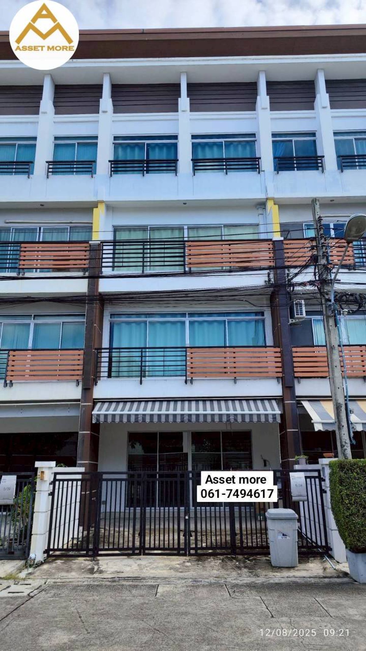 Shop HousePattanakan, Srinakarin : Rent a 4 -story commercial building, size 17 sq.w., usable area 230 sqm. Suan Luang Subdistrict, Suan Luang District, Bangkok.