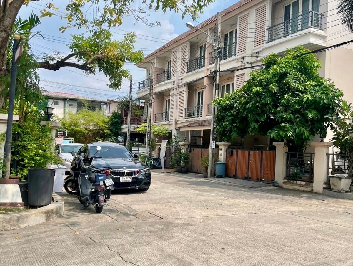 ขายทาวน์โฮมเกษตร นวมินทร์ ลาดปลาเค้า : 🏡 ขายทาวน์โฮม 3 ชั้น – คาซ่าซิตี้ นวลจันทร์ 2 ซอย 2 ✨ บ้านสวย ทำเลดี ใช้งานได้หลากหลาย เหมาะทั้งอยู่อาศัยและโฮมออฟฟิศ ✨