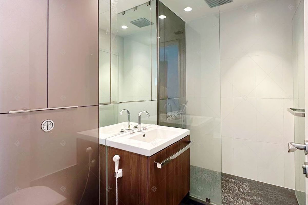 ให้เช่าคอนโดวิทยุ ชิดลม หลังสวน : Stunning Corner Unit ✨at 𝟏𝟖𝟓 𝐑𝐚𝐣𝐚𝐝𝐚𝐦𝐫𝐢 – 𝐒𝐩𝐨𝐫𝐭 𝐂𝐥𝐮𝐛 𝐕𝐢𝐞𝐰𝐬 & 𝐍𝐞𝐰𝐥𝐲 𝐑𝐞𝐧𝐨𝐯𝐚𝐭𝐞𝐝 𝐔𝐧𝐢𝐭 🌿 ใกล้ BTS ราชดำริ