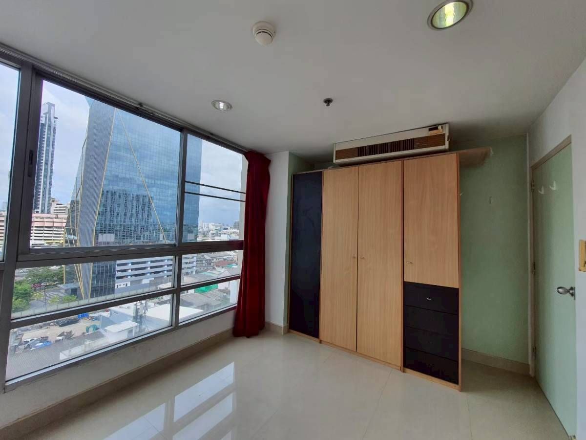 For SaleCondoRatchathewi,Phayathai : ✨ Baan Pathumwan-Condo Location in the heart of the city near BTS Phaya Thai ✨ Condo that meets both residence and investing at only 4,190,000 baht. Call: 086-746-8882 (K. cooper).