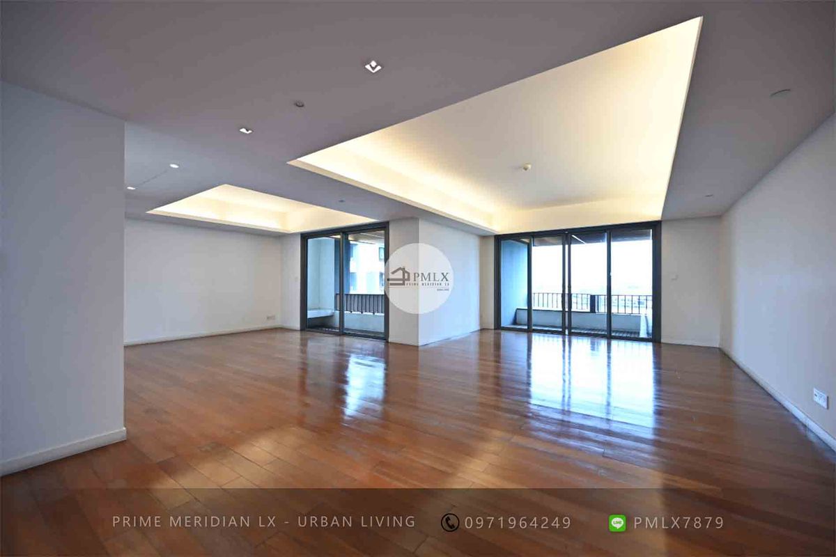 ขายคอนโดพระราม 3 สาธุประดิษฐ์ : The Pana Rama 3 - Rare duplex with unblocked balcony, Stunning views, Large living space