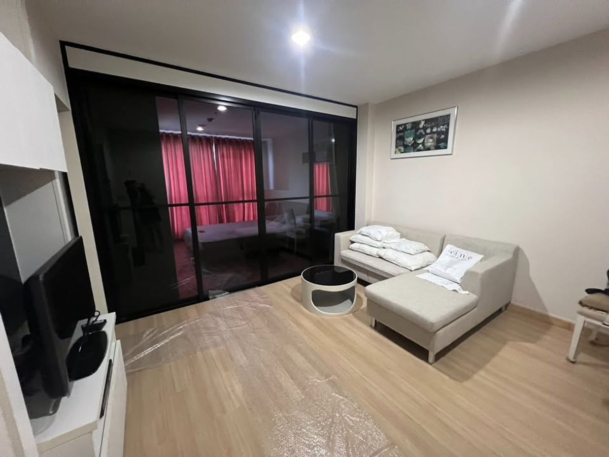 For RentCondoLadprao, Central Ladprao : Rent RR743 Life Ladpao 18. Beautiful room, complete furniture near the Lat Phrao BTS BTS.