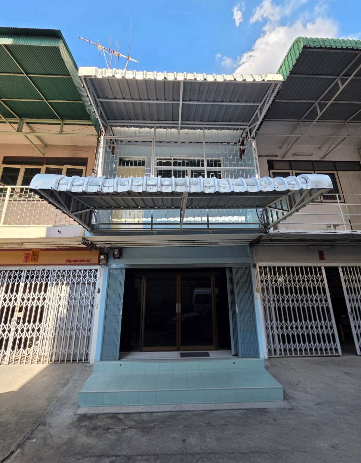 For RentTownhomeKhlongtoei, Kluaynamthai : Rent a townhouse, Rama 4 zone - Sukhumvit, near BTS Phra Khanong, just 3 minutes.