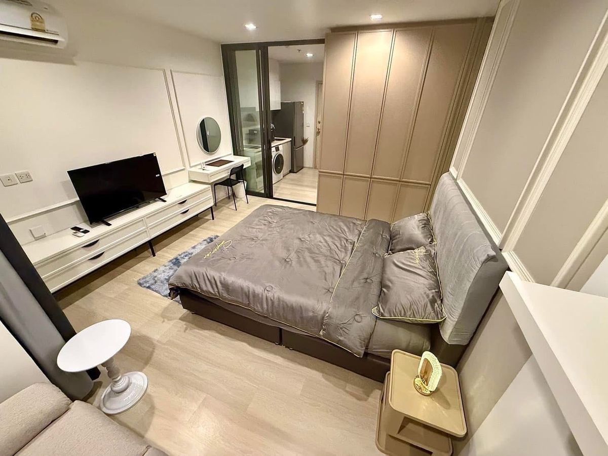 For RentCondoWitthayu, Chidlom, Langsuan, Ploenchit : Rent RR748 Life One Wireless. Beautiful room, complete furniture near the Ploenchit BTS BTS.