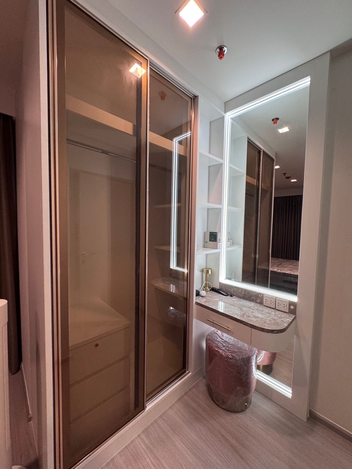 ขายคอนโดท่าพระ ตลาดพลู วุฒากาศ : ขาย 2 ห้องนอน Life Sathorn Sierra ตกแต่งสวย พร้อมอยู่ สอบถามและนัดชมได้เลยครับ