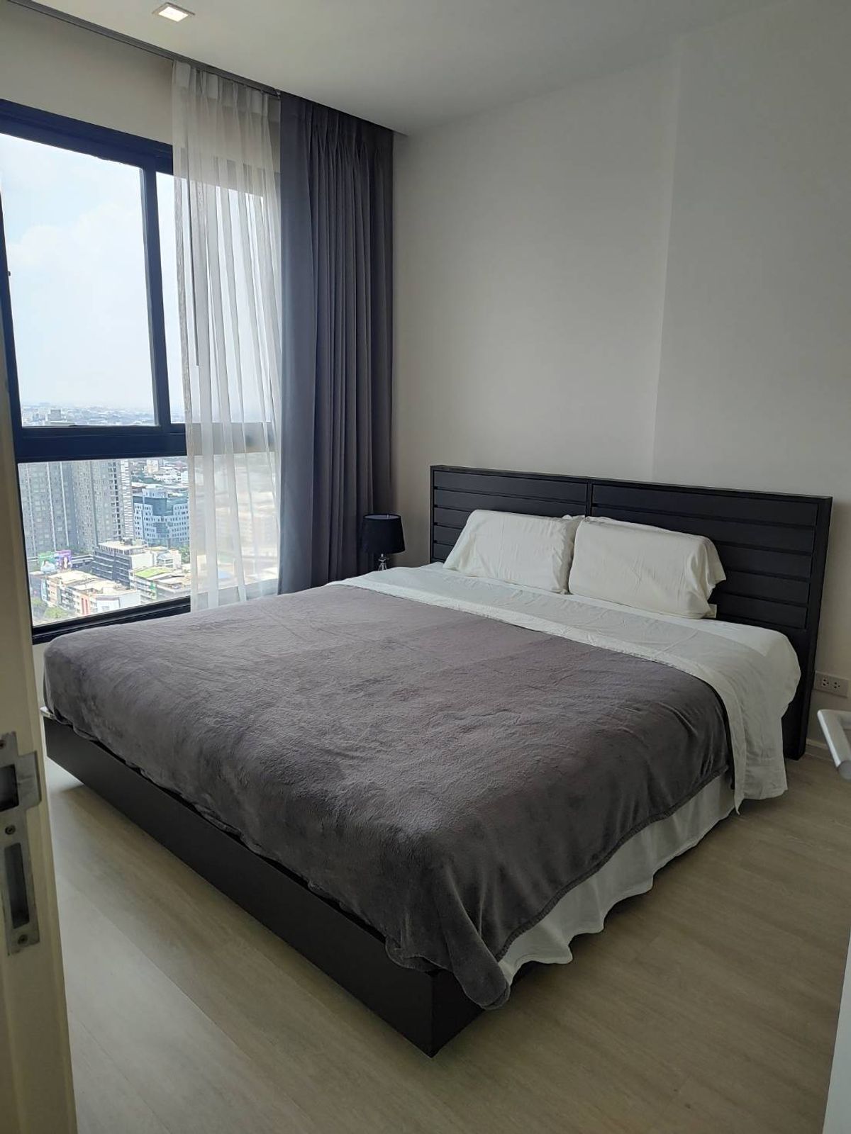For RentCondoRatchadapisek, Huaikwang, Suttisan : 🔥AVALLE NOW DENN CONDO RATCHADA - Best Price 22K/Month, 1B1B 44 SQ.M. Near MRT, Prime Area - By Tong C