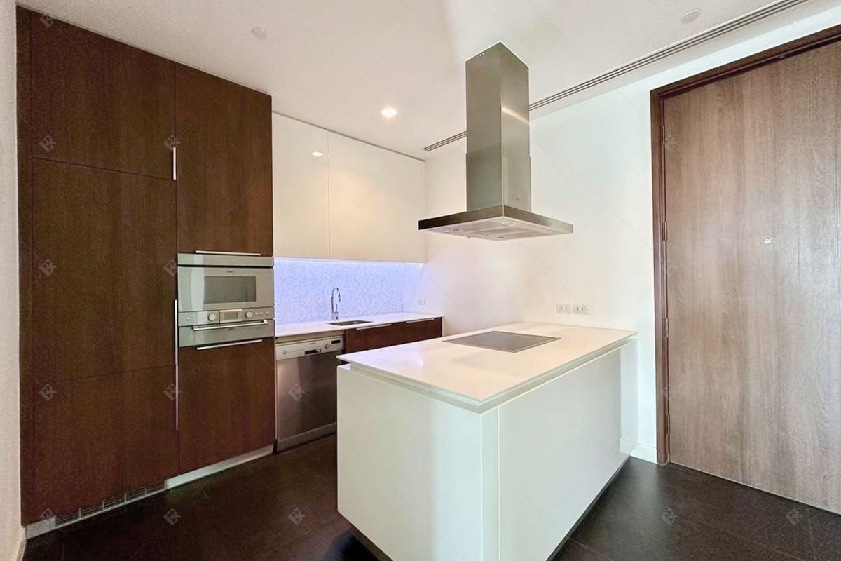 ให้เช่าคอนโดวิทยุ ชิดลม หลังสวน : Stunning Corner Unit ✨at 𝟏𝟖𝟓 𝐑𝐚𝐣𝐚𝐝𝐚𝐦𝐫𝐢 – 𝐒𝐩𝐨𝐫𝐭 𝐂𝐥𝐮𝐛 𝐕𝐢𝐞𝐰𝐬 & 𝐍𝐞𝐰𝐥𝐲 𝐑𝐞𝐧𝐨𝐯𝐚𝐭𝐞𝐝 𝐔𝐧𝐢𝐭 🌿 ใกล้ BTS ราชดำริ