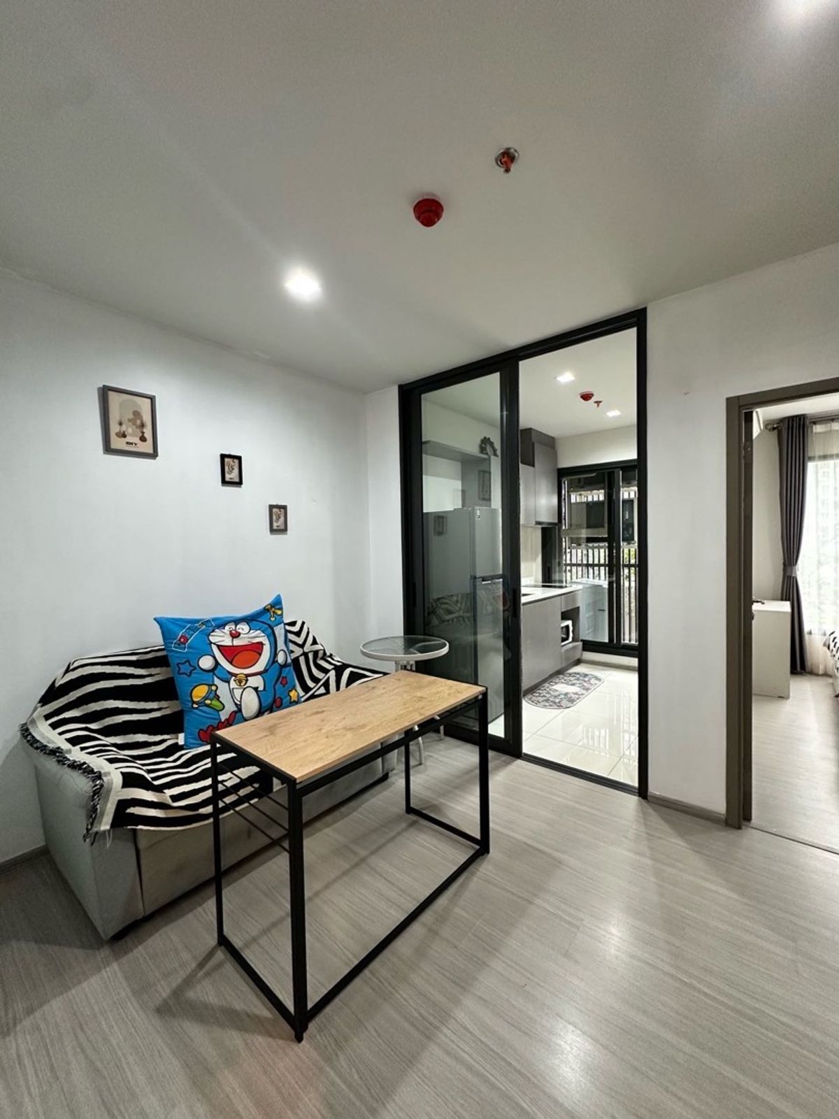 ให้เช่าคอนโดพระราม 9 เพชรบุรีตัดใหม่ RCA : Life Asok Hype for rent
