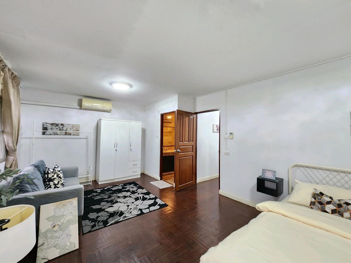 For RentOnnut, Udomsuk : Semi-detached house for rent Onnut 39. Near Yellow Line BTS.