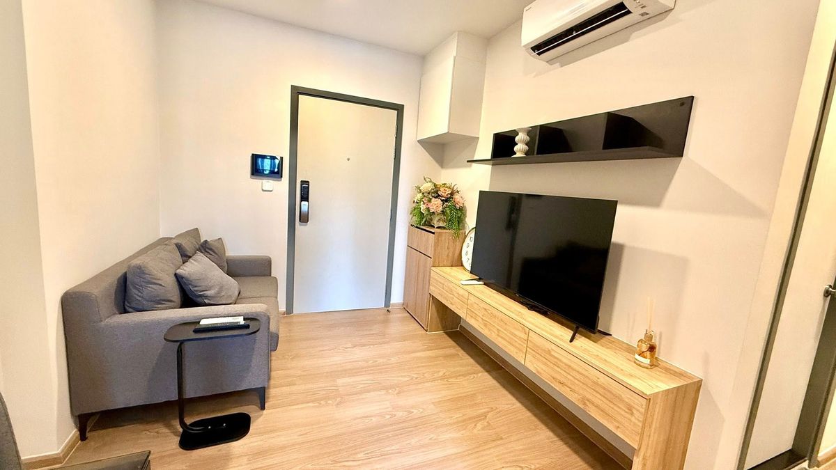 For RentCondoPinklao, Charansanitwong : Rent RR735 Biwit Pinklao, beautiful room, full furniture near Bang Yi Khan BTS
