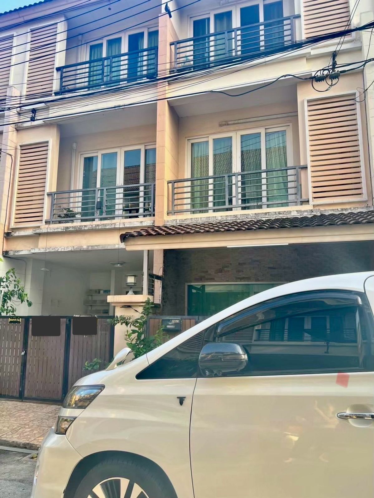 ขายทาวน์โฮมเกษตร นวมินทร์ ลาดปลาเค้า : 🏡 ขายทาวน์โฮม 3 ชั้น – คาซ่าซิตี้ นวลจันทร์ 2 ✨ บ้านอยู่ต้นซอย ทำเลดี ใช้งานได้หลากหลาย เหมาะทั้งอยู่อาศัยและโฮมออฟฟิศ ✨