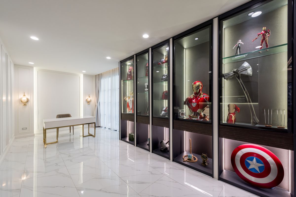 ขายทาวน์โฮมสาทร นราธิวาส : บ้านหรูบนถนนเจริญกรุง ขายถูกมาก ตกแต่งใหม่หมดทั้งหลังสไตล์ Modern  3 ชั้น 2 ห้องนั่งเล่น พร้อมลิฟต์และที่จอดรถ ใกล้ MRT หัวลำโพงและขึ้นทางด่วน 