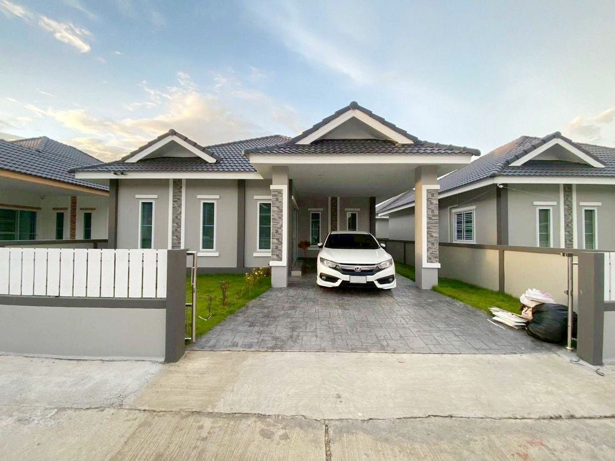 For RentHouseChiang Mai : House for rent 15,000 baht per month, near Vachiralai School, only 10 minutes. No.15H755