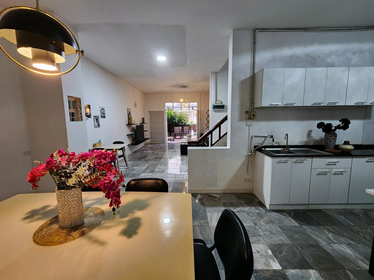 For RentOnnut, Udomsuk : Semi-detached house for rent Onnut 39. Near Yellow Line BTS.