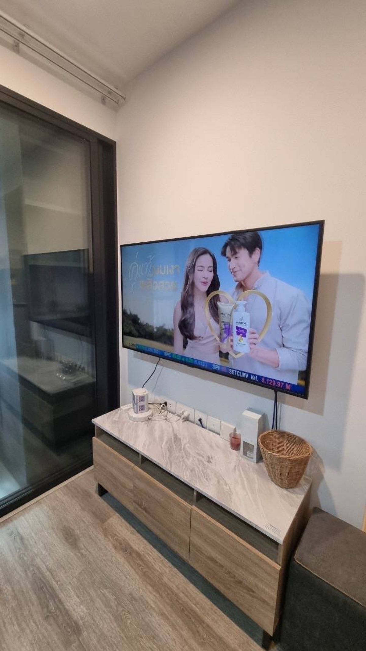 For RentCondoRama9, Petchburi, RCA : Condo for rent IDEO Mobi Asoke. Completely decorated with MRT Phetchaburi. 300 meters and Airport Link Makkasan !!