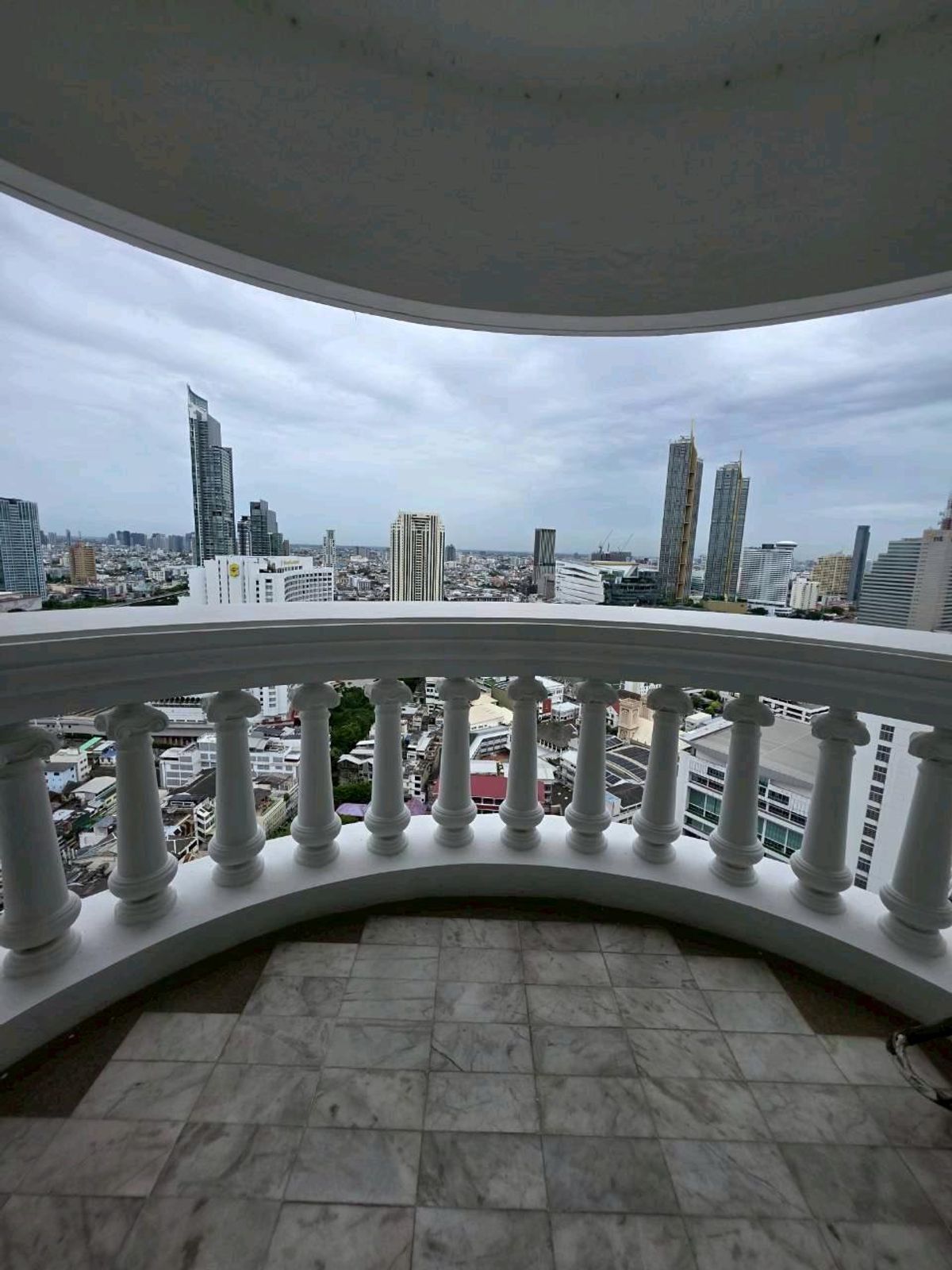 For SaleCondoSilom, Saladaeng, Bangrak : ✨ Condo for Sale: State Tower Silom-Prime Location, opposite Central Bangrak, 400m to BTS Saphan Taksin, 29FL with stunning River View•1 bed•68 sq.m. More info 📞099 415 2664, 080 369 6366 