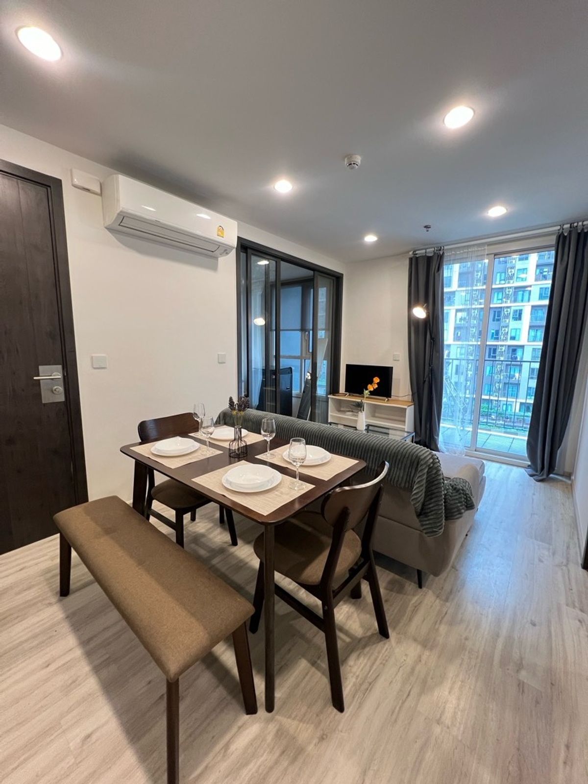 For RentCondoRatchadapisek, Huaikwang, Suttisan : Free 2 bedrooms, XT Huaikhwang near MRT Huai Khwang