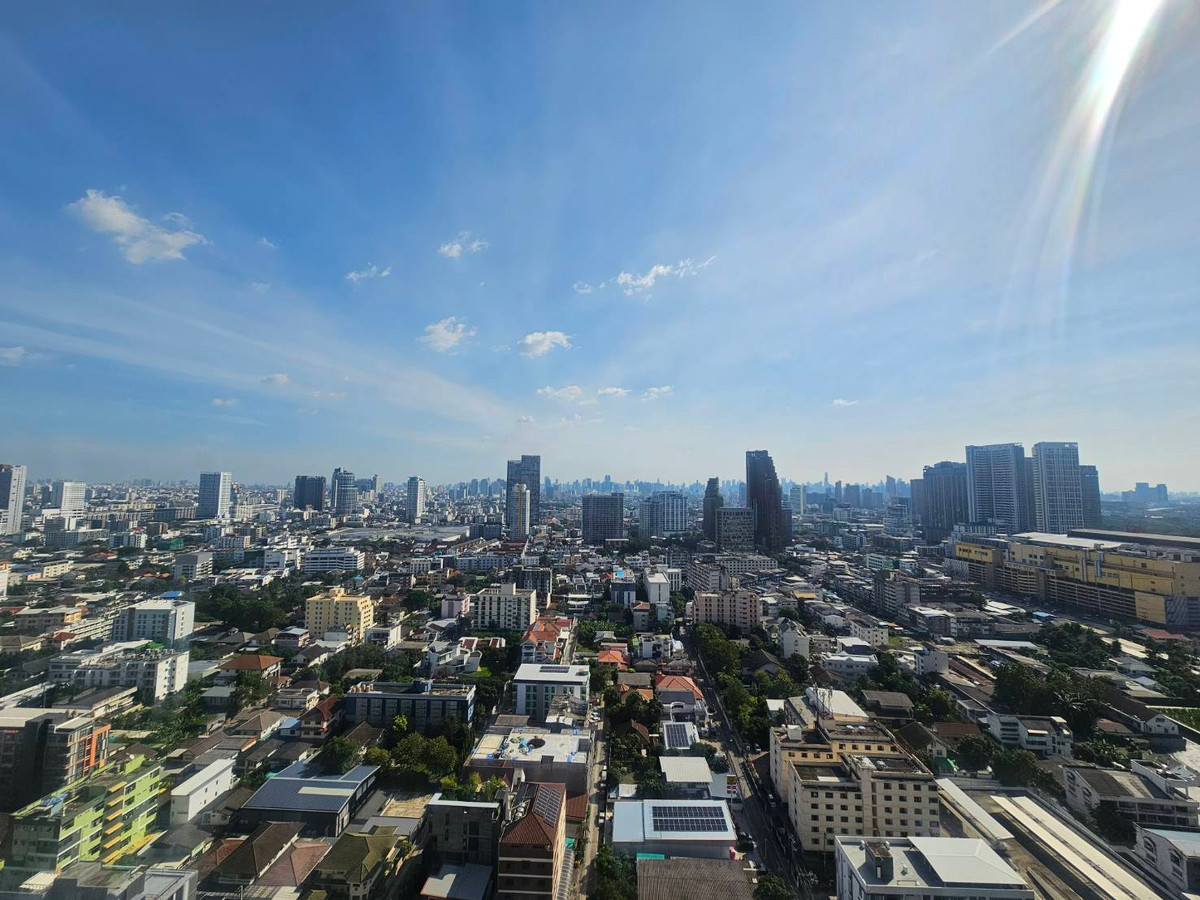 For RentCondoLadprao, Central Ladprao : The new room has never been rented at the high floor, beautiful city view, 1 bedroom, 1 bathroom, The Line Phahonyothin Park.