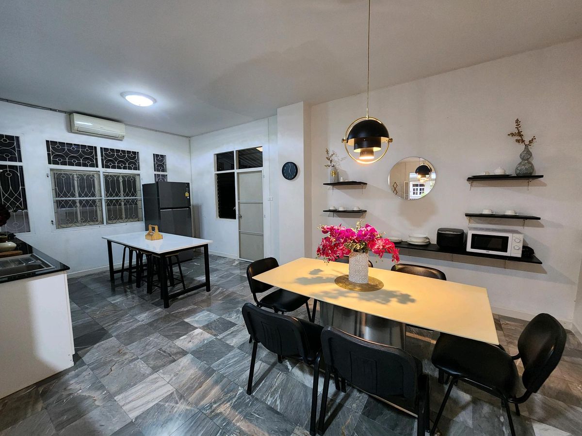 For RentOnnut, Udomsuk : Semi-detached house for rent Onnut 39. Near Yellow Line BTS.