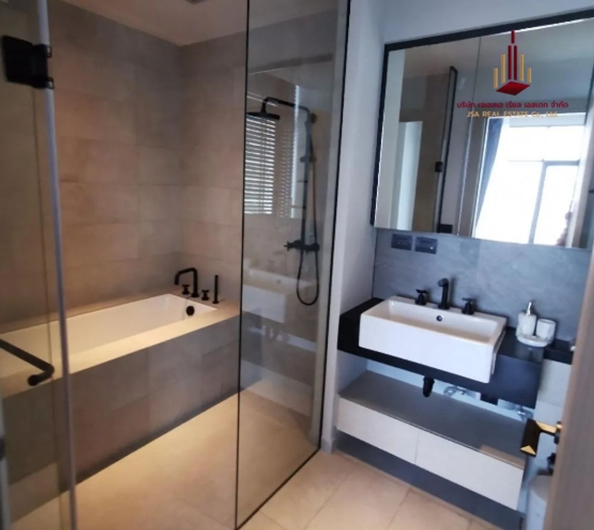 ให้เช่าคอนโดสุขุมวิท อโศก ทองหล่อ : ✨ For Rent: The Lofts Asoke Condo ✨ 💰 Only 63,000 THB/month