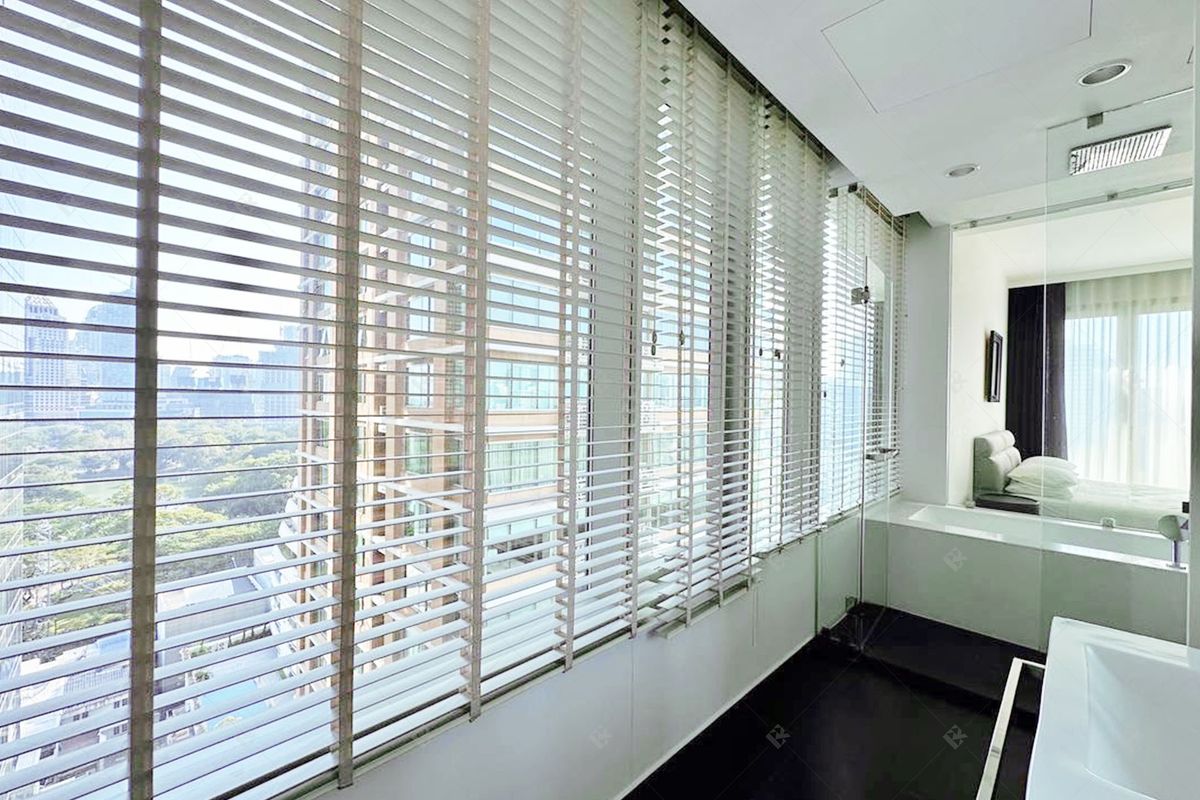 ให้เช่าคอนโดวิทยุ ชิดลม หลังสวน : Stunning Corner Unit ✨at 𝟏𝟖𝟓 𝐑𝐚𝐣𝐚𝐝𝐚𝐦𝐫𝐢 – 𝐒𝐩𝐨𝐫𝐭 𝐂𝐥𝐮𝐛 𝐕𝐢𝐞𝐰𝐬 & 𝐍𝐞𝐰𝐥𝐲 𝐑𝐞𝐧𝐨𝐯𝐚𝐭𝐞𝐝 𝐔𝐧𝐢𝐭 🌿 ใกล้ BTS ราชดำริ