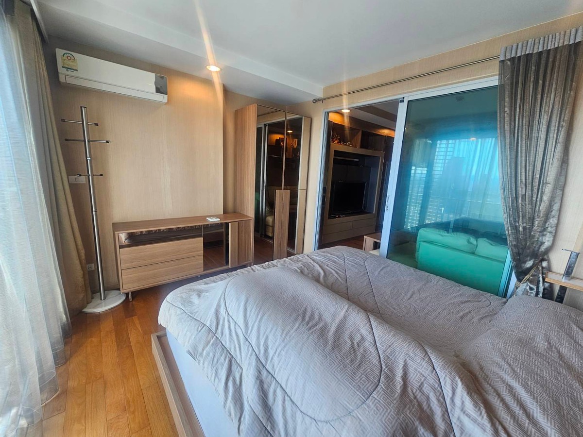 For RentCondoLadprao, Central Ladprao : The new room has never been rented at the high floor, beautiful city view, 1 bedroom, 1 bathroom, The Line Phahonyothin Park.