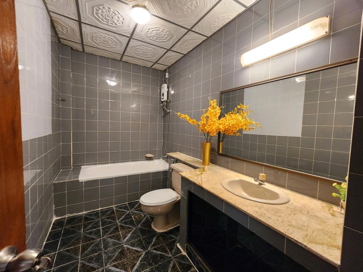 For RentOnnut, Udomsuk : Semi-detached house for rent Onnut 39. Near Yellow Line BTS.