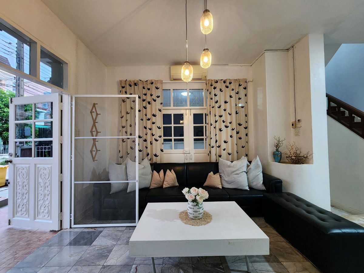 For RentOnnut, Udomsuk : Semi-detached house for rent Onnut 39. Near Yellow Line BTS.