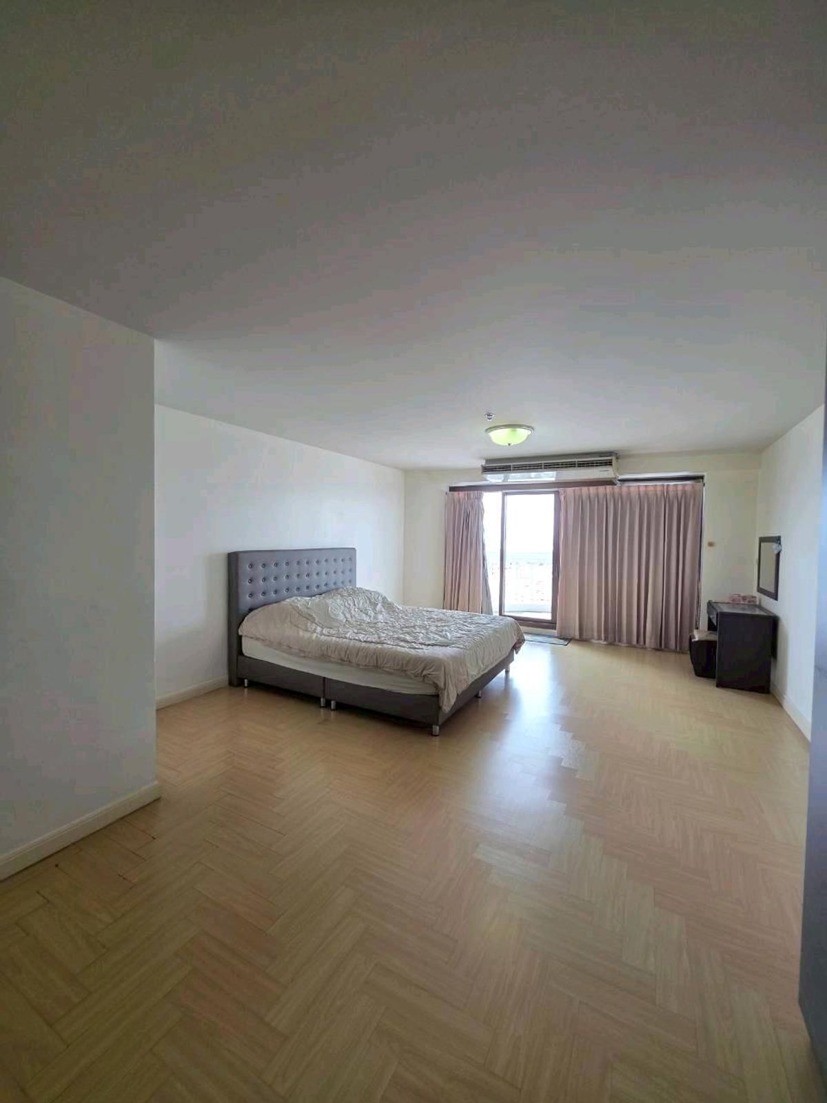 For SaleCondoSilom, Saladaeng, Bangrak : ✨ Condo for Sale: State Tower Silom-Prime Location, opposite Central Bangrak, 400m to BTS Saphan Taksin, 29FL with stunning River View•1 bed•68 sq.m. More info 📞099 415 2664, 080 369 6366 