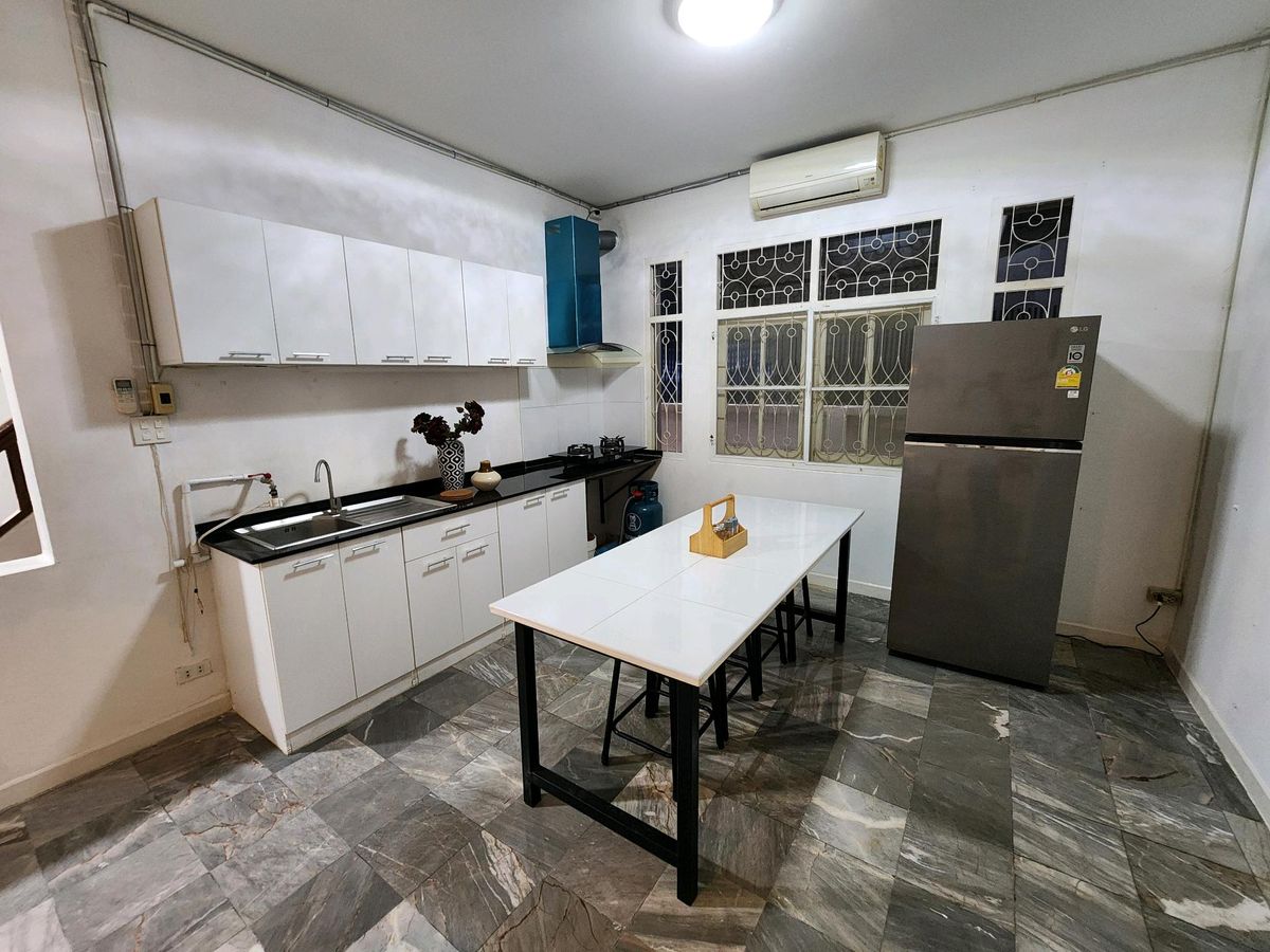 For RentOnnut, Udomsuk : Semi-detached house for rent Onnut 39. Near Yellow Line BTS.