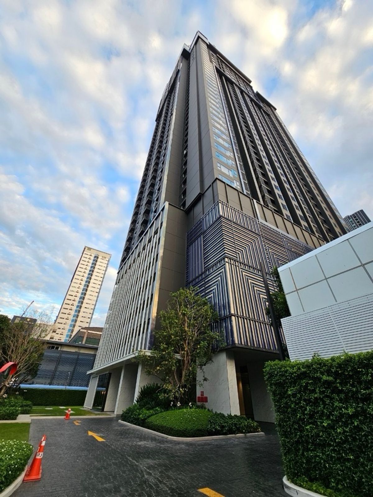 ให้เช่าคอนโดลาดพร้าว เซ็นทรัลลาดพร้าว : 🔥ให้เช่าด่วน 🔥 ไลฟ์ พหล - ลาดพร้าว  วิวสวนจตุจักร เฟอร์ครบพร้องเข้าอยู่ ใกล้MRTและBTS