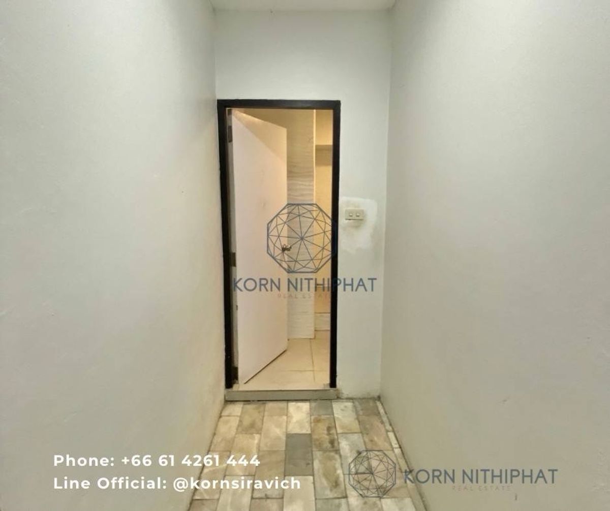 For RentRetail SpaceSukhumvit, Asoke, Thonglor : For Rent - Commercial Spaces at Asoke Sukhumvit Near BTS Asoke Sourroound with Luxury Condo / Services Apartment / Expats Traffic