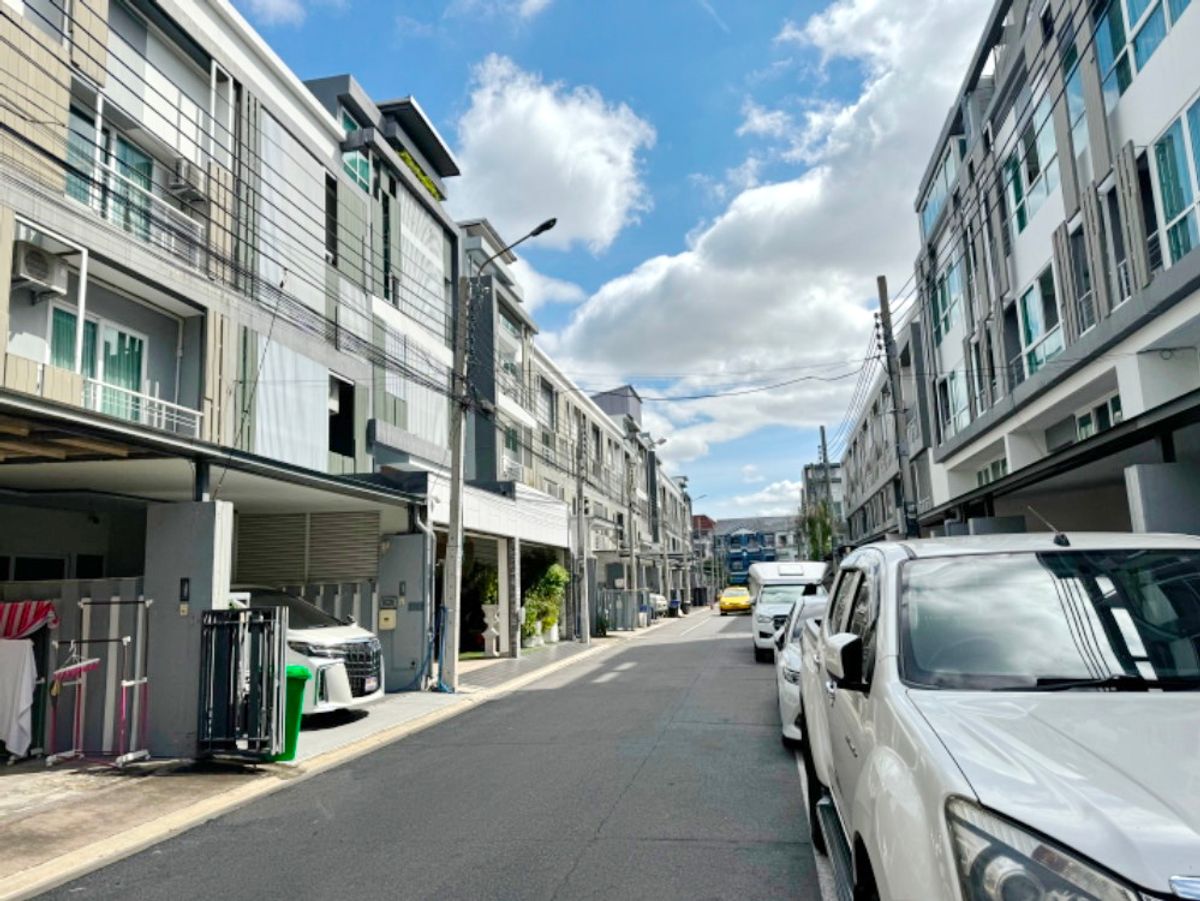 ขายทาวน์โฮมโชคชัย4 ลาดพร้าว71 : HK0245♛♚ให้เช่า𝓼ขาย โฮมออฟฟิศ 3 ห้องนอน⚝ลาเพร้าว♜MRT ลาดพร้าว 71∞099-5919653,065-9423251▚Line@sureresidence