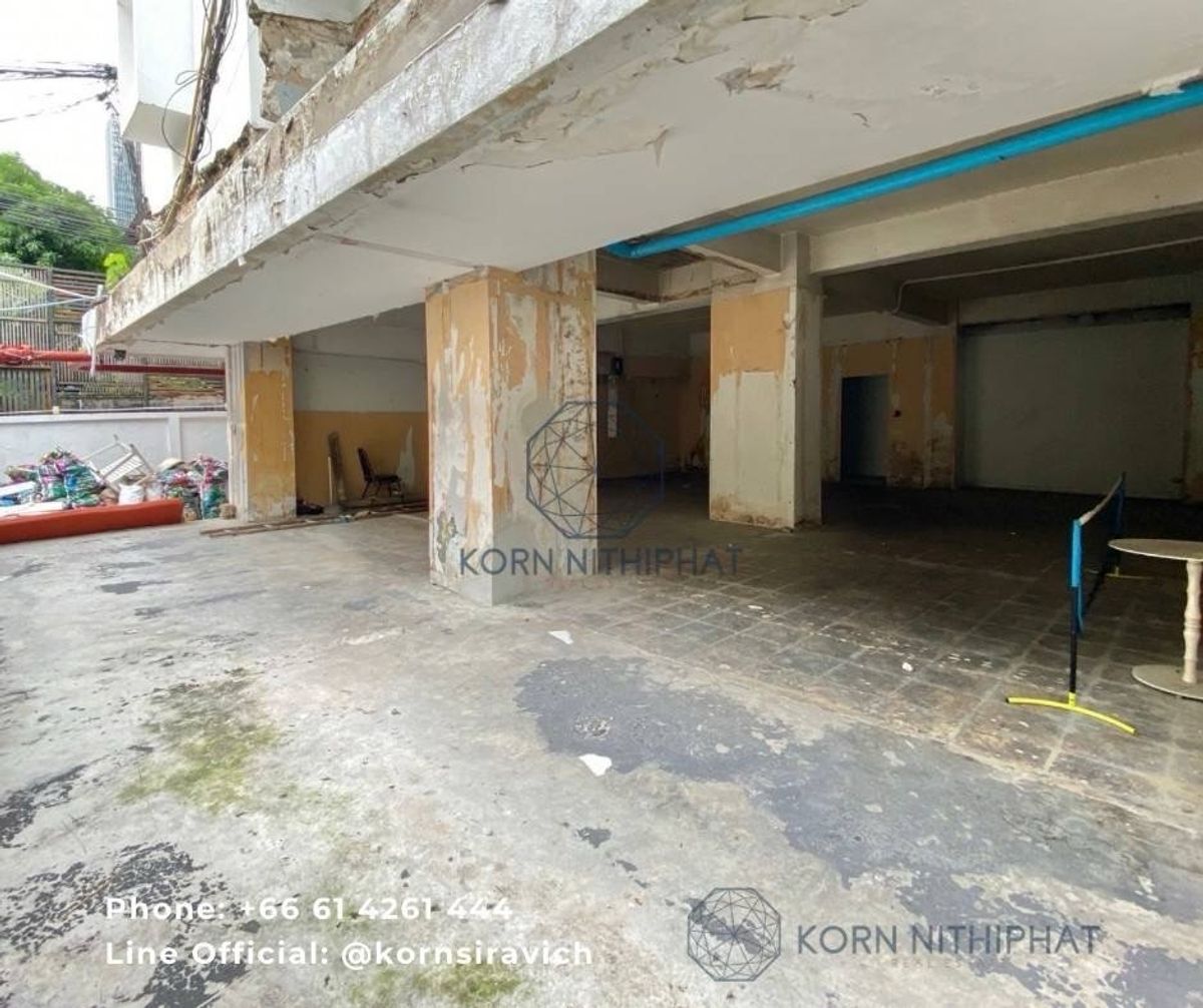 ให้เช่าร้านค้า/ตลาดนัดสุขุมวิท อโศก ทองหล่อ : For Rent - Commercial Spaces at Asoke Sukhumvit near BTS Asoke sourrounded with Luxury Condo / Services Apartment / Hotel and Expats Traffic