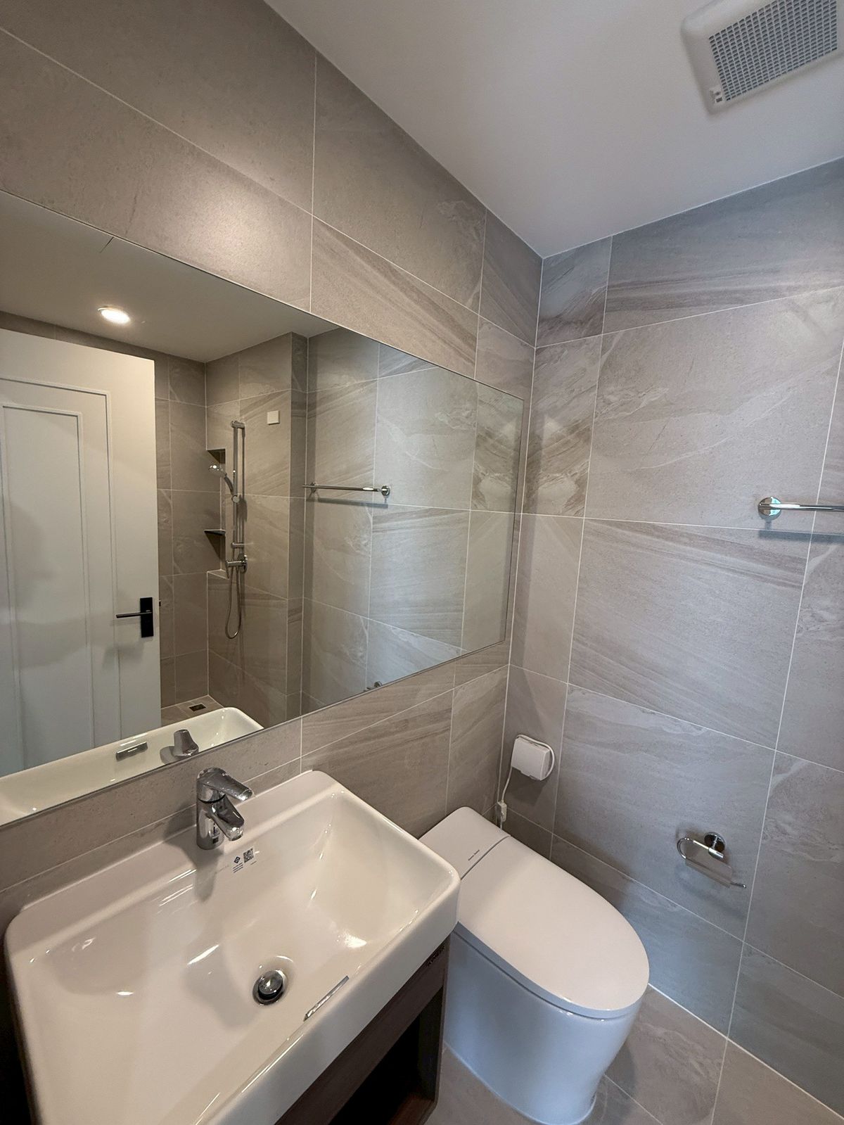 For SaleChokchai 4, Ladprao 71, Ladprao 48, : 🏛️✨Baan Klang Muang Classe, Ratchada -Ladprao, 3.5 floor, 364 sq.m., 51.7 sq.w. | 4 bedrooms, 5 bathrooms, 3 parking spaces, starting 27.9 MB. Contact Tel.0922635410