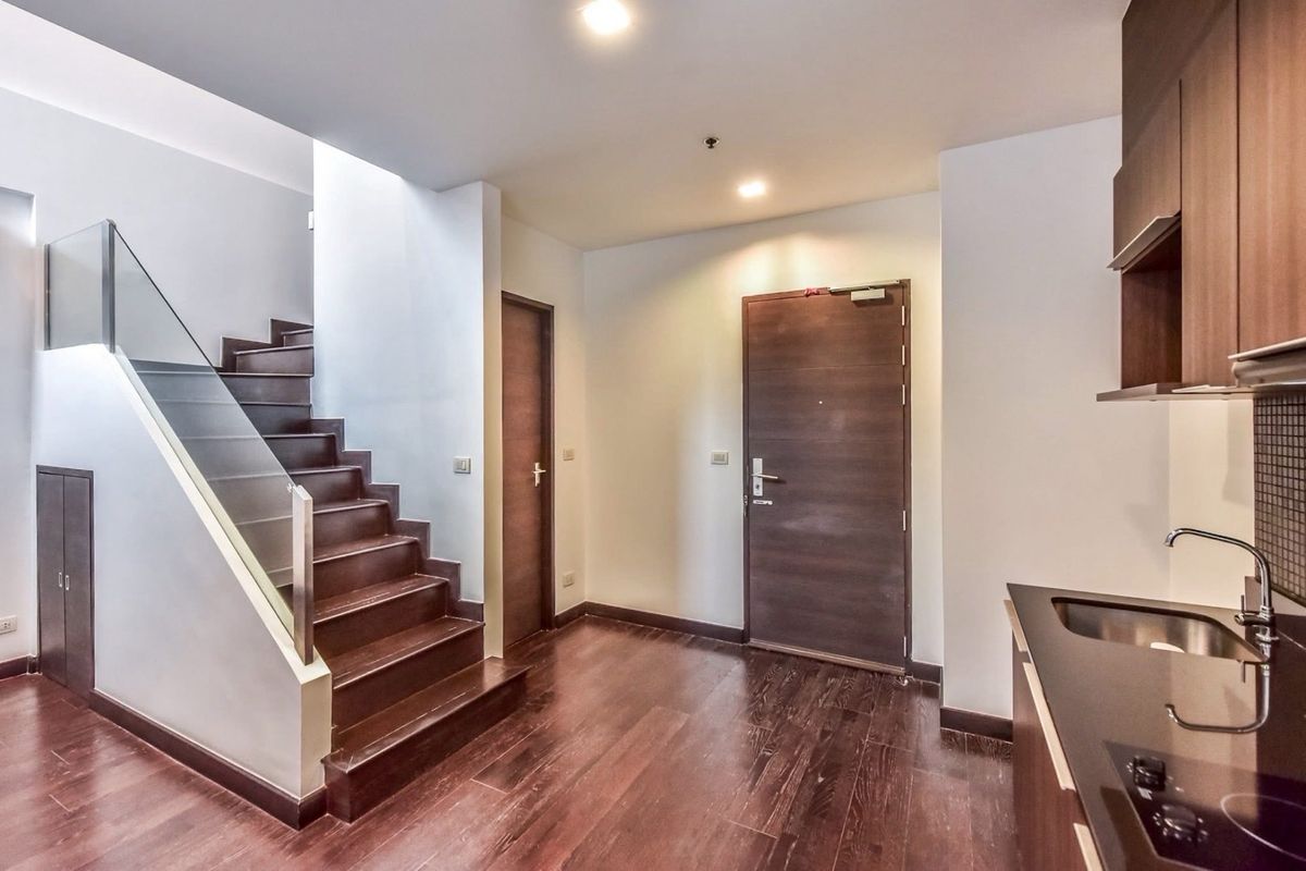 For SaleCondoRatchathewi,Phayathai : ✨ Sell Duplex 1Bed2Bath 61 sqm. Rare position, the best price in the building - Ideo Q Phayathai (099-3639692 Khun Toei)