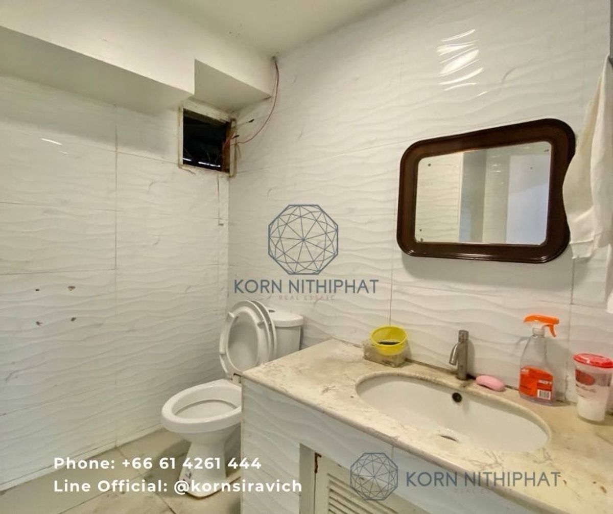For RentRetail SpaceSukhumvit, Asoke, Thonglor : For Rent - Commercial Spaces at Asoke Sukhumvit Near BTS Asoke Sourroound with Luxury Condo / Services Apartment / Expats Traffic