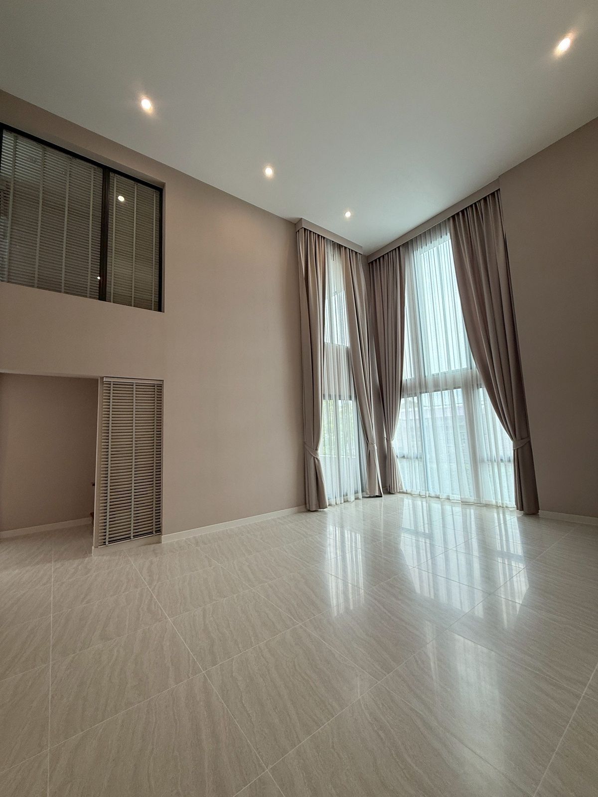 For SaleChokchai 4, Ladprao 71, Ladprao 48, : 🏛️✨Baan Klang Muang Classe, Ratchada -Ladprao, 3.5 floor, 364 sq.m., 51.7 sq.w. | 4 bedrooms, 5 bathrooms, 3 parking spaces, starting 27.9 MB. Contact Tel.0922635410