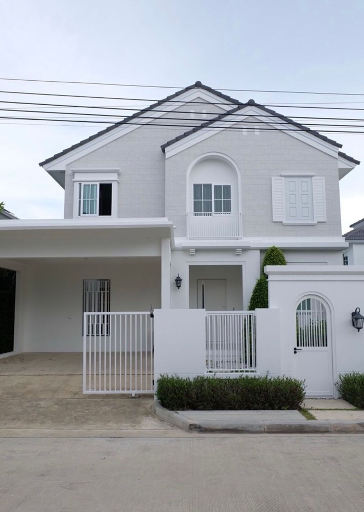 ให้เช่าบ้านบางนา แบริ่ง ลาซาล : เช่าบ้านเดี่ยว 2 ชั้น ม. ชัยพฤกษ์ บางนา กม.15 สวย หรูหรา เฟอร์นิเจอร์ครบ สนใจแอตไลน์ครับ@841qqlnr