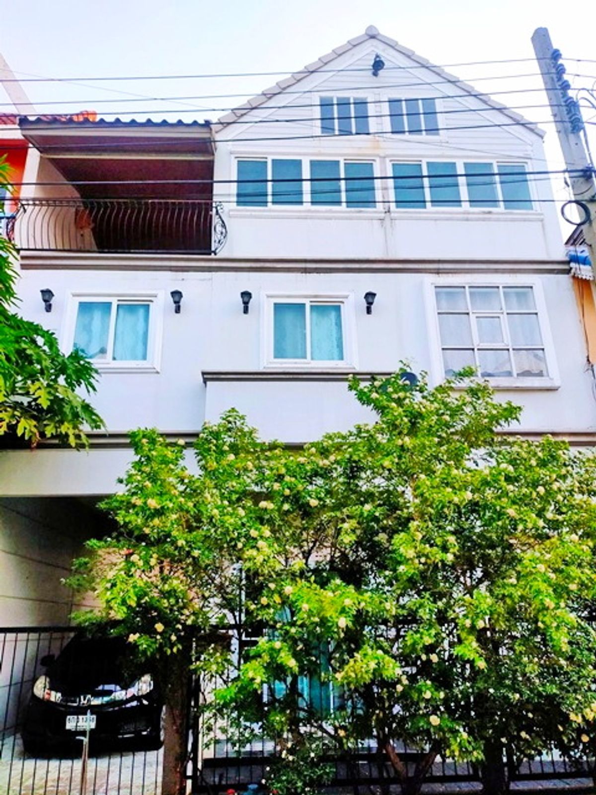 ให้เช่าทาวน์โฮมรัตนาธิเบศร์ สนามบินน้ำ พระนั่งเกล้า : MRT เมืองทองธานี 2.7 กม. ให้เช่าทาวน์โฮมสไตร์ยุโรป 3 ชั้น 3 น้ำ วิวตึกสูง อิมแพ็ค อารีน่า 1.5กม. โฮมออฟฟิศ พร้อมเฟอร์ 3 นอน
