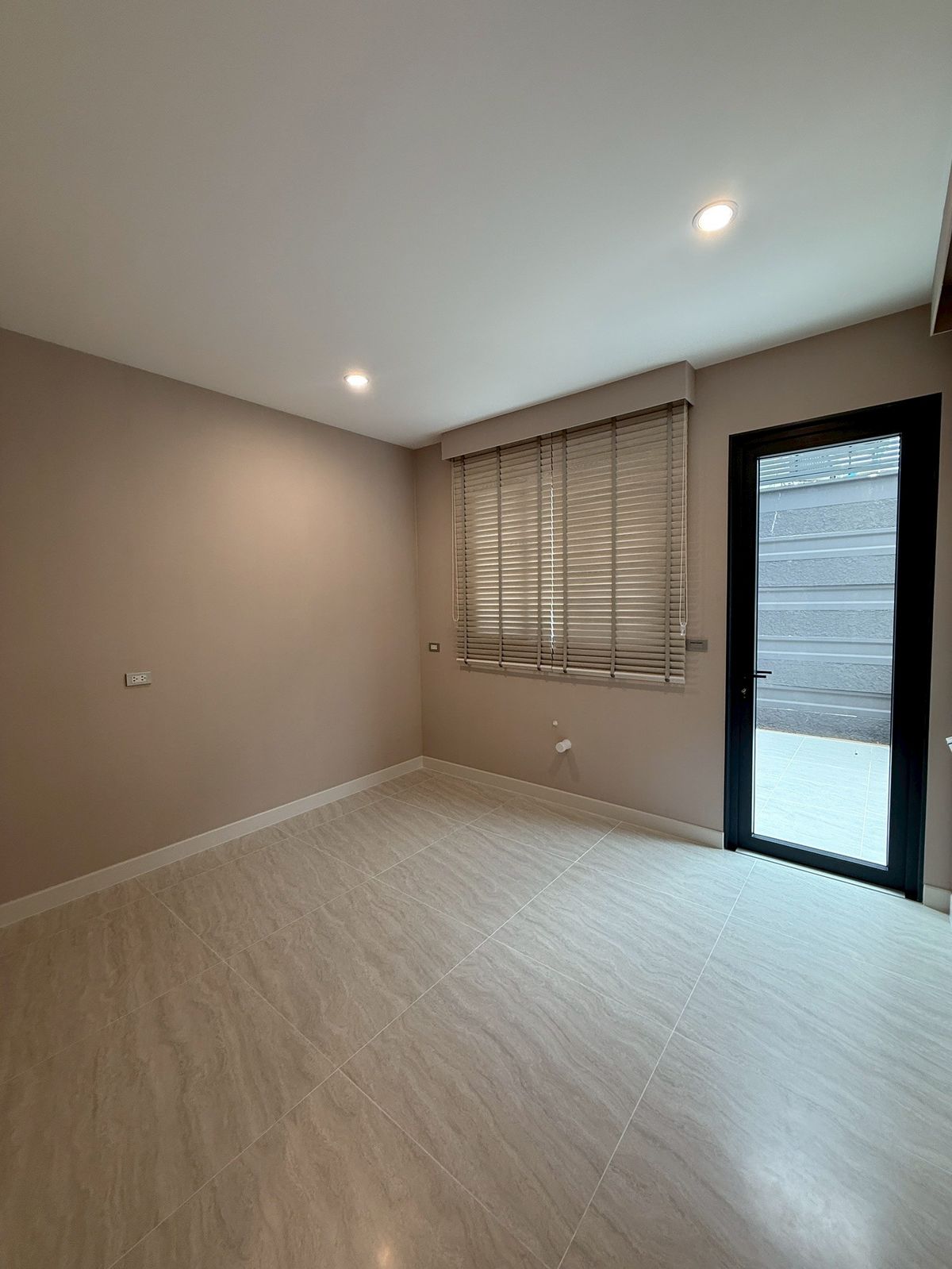 For SaleChokchai 4, Ladprao 71, Ladprao 48, : 🏛️✨Baan Klang Muang Classe, Ratchada -Ladprao, 3.5 floor, 364 sq.m., 51.7 sq.w. | 4 bedrooms, 5 bathrooms, 3 parking spaces, starting 27.9 MB. Contact Tel.0922635410