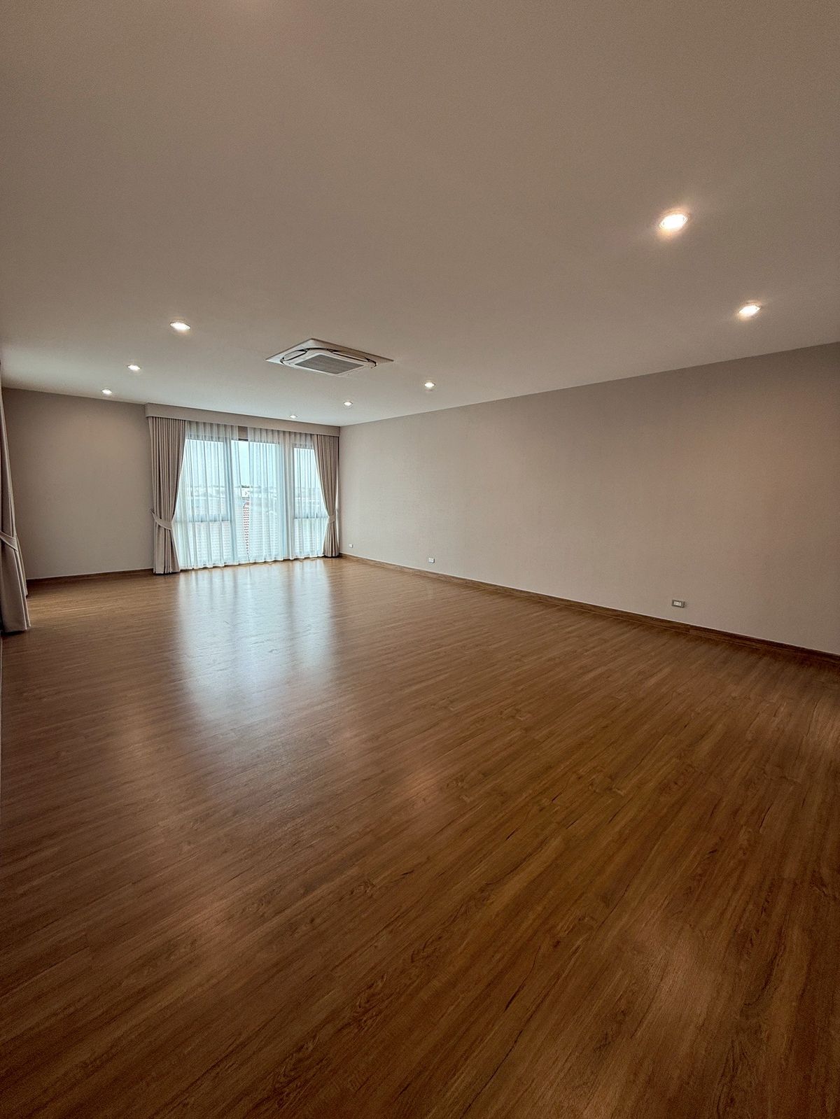 For SaleChokchai 4, Ladprao 71, Ladprao 48, : Baan Klang Muang Classe Ratchada -Ladprao ✨ 3.5 Townhome, 364 sq.m. 51.7 sq.w. | 4 bedrooms, 5 bathrooms, 3 parking spaces, starting 27.9 MB. Contact Tel.0922635410 (Earth)